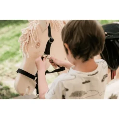 Helga Kreft "Halster Voor Tuinpaarden, Zwart." -Buiten Speelgoed Winkel helga kreft halster voor tuinpaarden zwart a276908 1