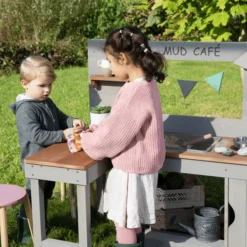 MUDDY BUDDY Speelkeuken Voor Buiten "Mud Café" Warm Grijs -Buiten Speelgoed Winkel muddy buddy speelkeuken voor buiten mud cafe warm grijs a412706 3