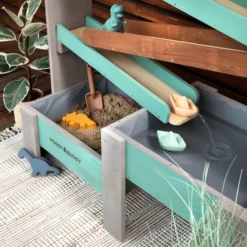 MUDDY BUDDY Waterbaan "Aqua Tower" Warmgrijs Salie -Buiten Speelgoed Winkel muddy buddy waterbaan aqua tower warmgrijs salie a412727 2